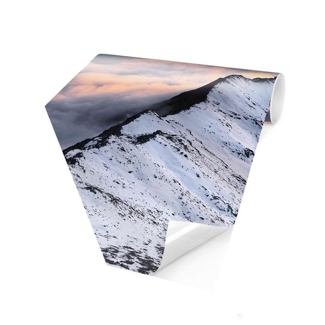 Hexagon Mustertapete selbstklebend - Blick über Wolken und Berge