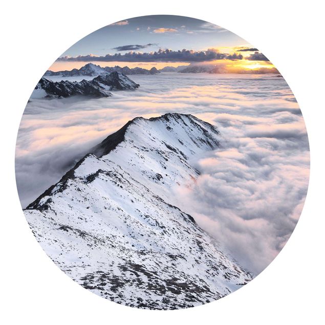 Runde Tapete selbstklebend - Blick über Wolken und Berge