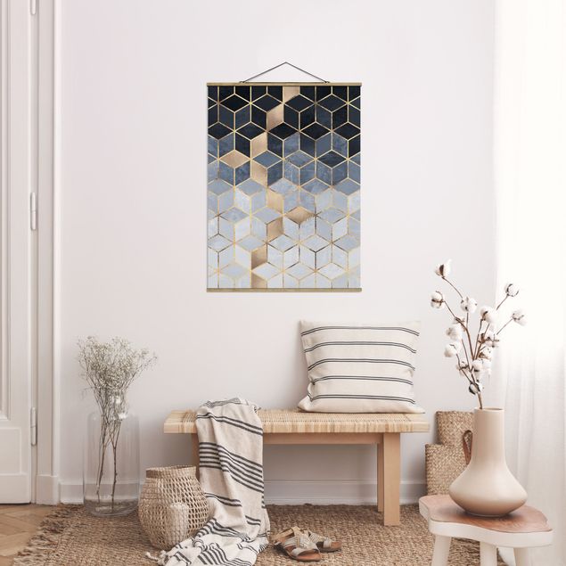 Stoffbild mit Posterleisten - Elisabeth Fredriksson - Blau Weiß goldene Geometrie - Hochformat 3:4