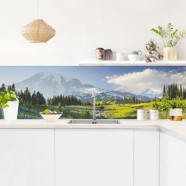 Küchenrückwand Natur & Landschaft - Bergwiese mit blauen Blumen vor Mt. Rainier