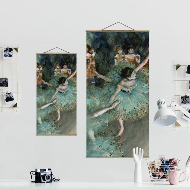 Stoffbild mit Posterleisten - Edgar Degas - Tänzerinnen in Grün - Hochformat 1:2