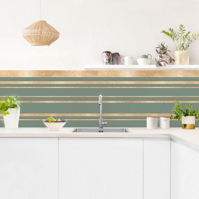 Küchenrückwand - Goldene Streifen vor Grün