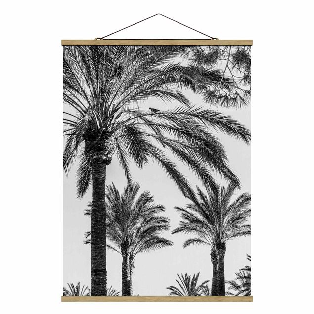 Stoffbild mit Posterleisten - Palmen im Sonnenuntergang Schwarz-Weiß - Hochformat 3:4