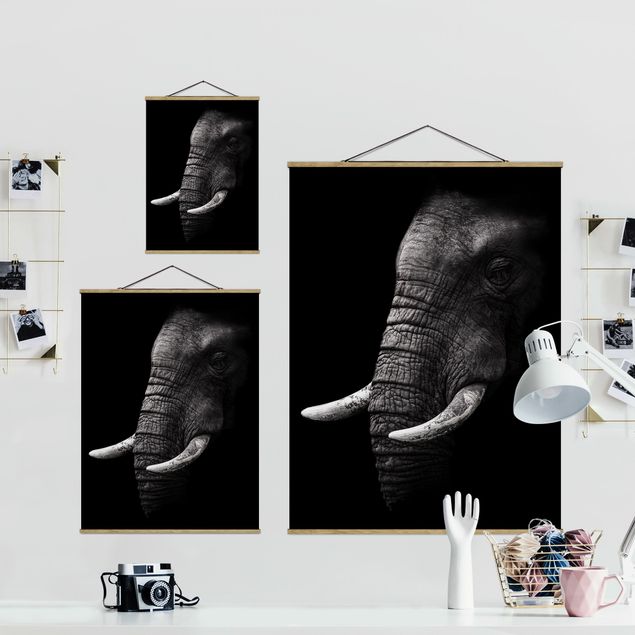 Stoffbild mit Posterleisten - Dunkles Elefanten Portrait - Hochformat 3:4