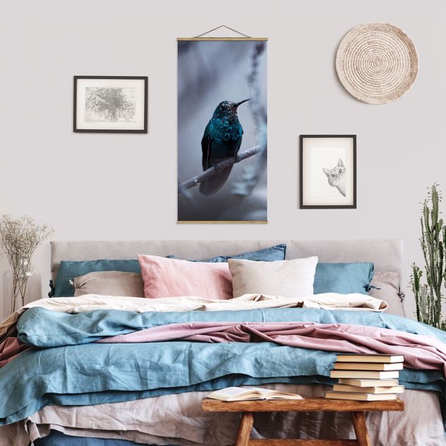 Stoffbild mit Posterleisten - Kolibri im Winter - Hochformat 1:2