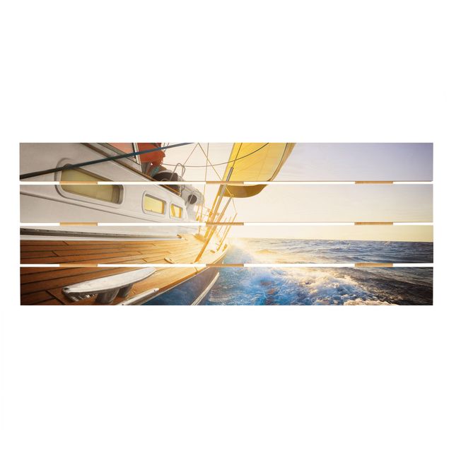 Holzbild - Segelboot auf blauem Meer bei Sonnenschein - Querformat 2:5