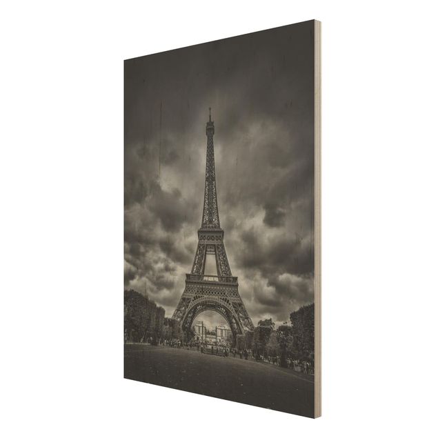 Holzbild - Eiffelturm vor Wolken schwarz-weiß - Hochformat 4:3