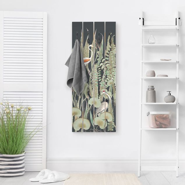Wandgarderobe Holzpalette - Flamingo und Storch mit Pflanzen auf Grün