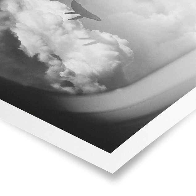 Poster - Fliegender Wal in den Wolken - Hochformat 2:3