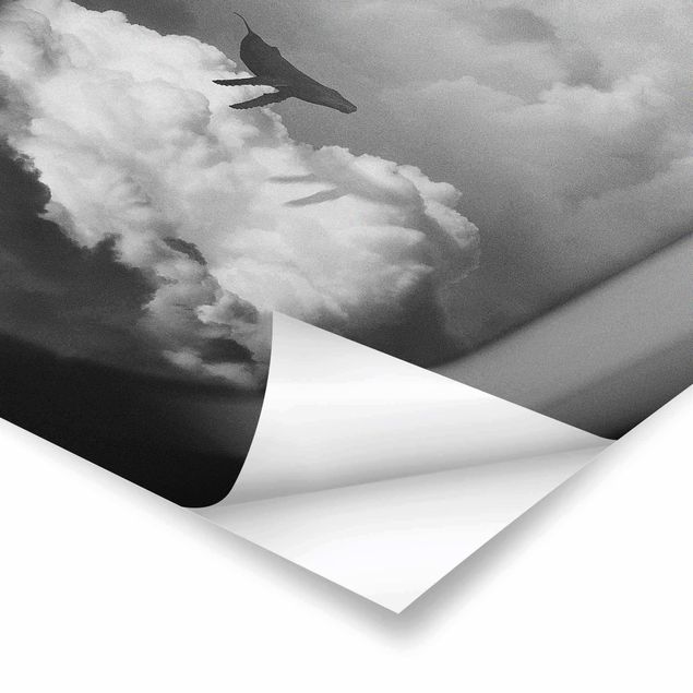 Poster - Fliegender Wal in den Wolken - Hochformat 2:3