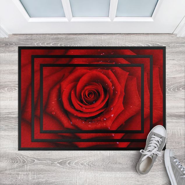 Teppich Blumen Rote Rose mit Wassertropfen