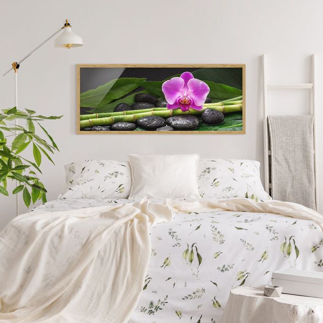 Bild mit Rahmen - Grüner Bambus mit Orchideenblüte - Panorama 3:1
