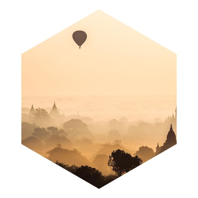 Hexagon Fototapete selbstklebend - Heißluftballon im Nebel