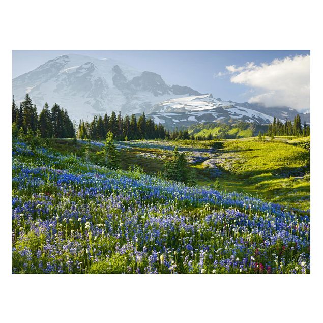 Magnettafel - Bergwiese mit blauen Blumen vor Mt. Rainier