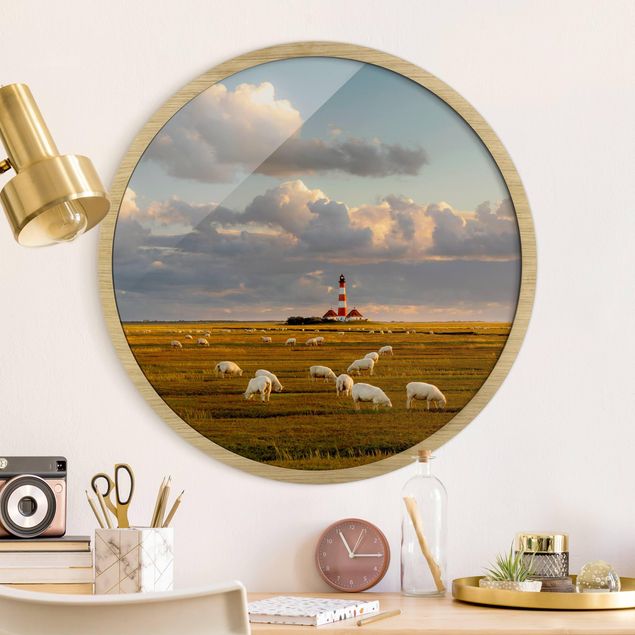 Runde Bilder mit Rahmen Nordsee Leuchtturm mit Schafsherde