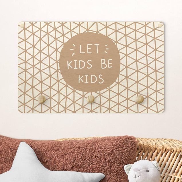Kindergarderobe Holz - Spruch Let Kids Be Kids mit Gitter Natur
