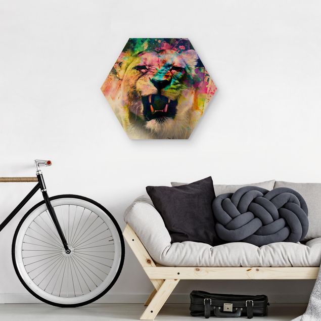 Hexagon-Holzbild - Street Art Löwin
