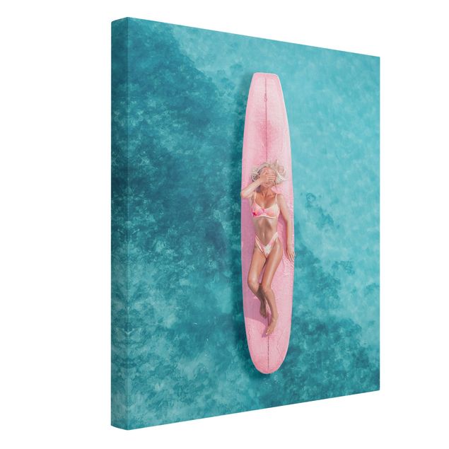 Leinwandbild - Surfergirl auf Rosa Board - Hochformat 3:4