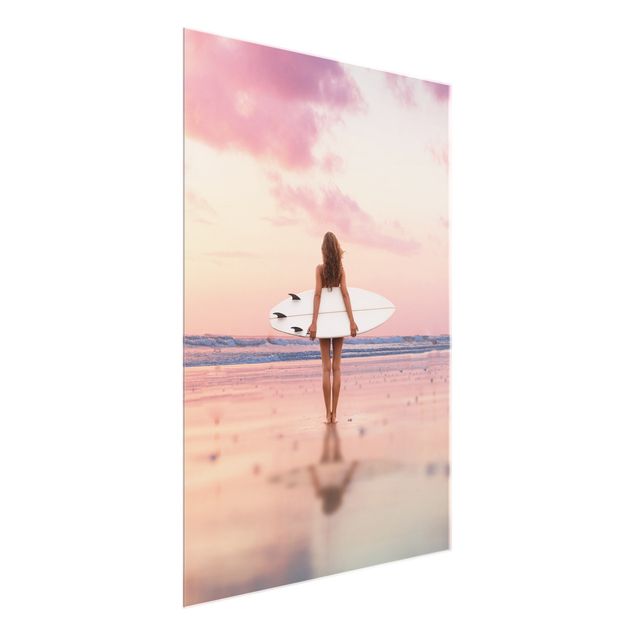 Glasbild - Surfergirl mit Board im Abendrot - Hochformat