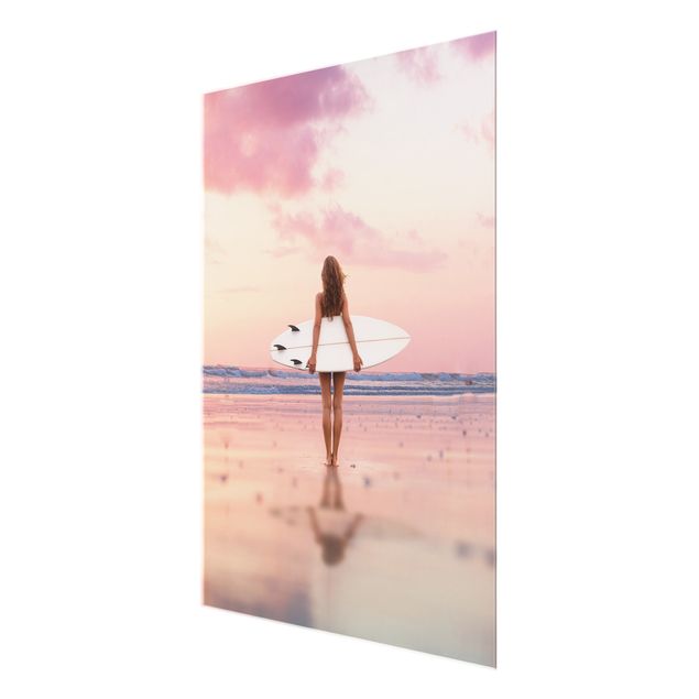 Glasbild - Surfergirl mit Board im Abendrot - Hochformat