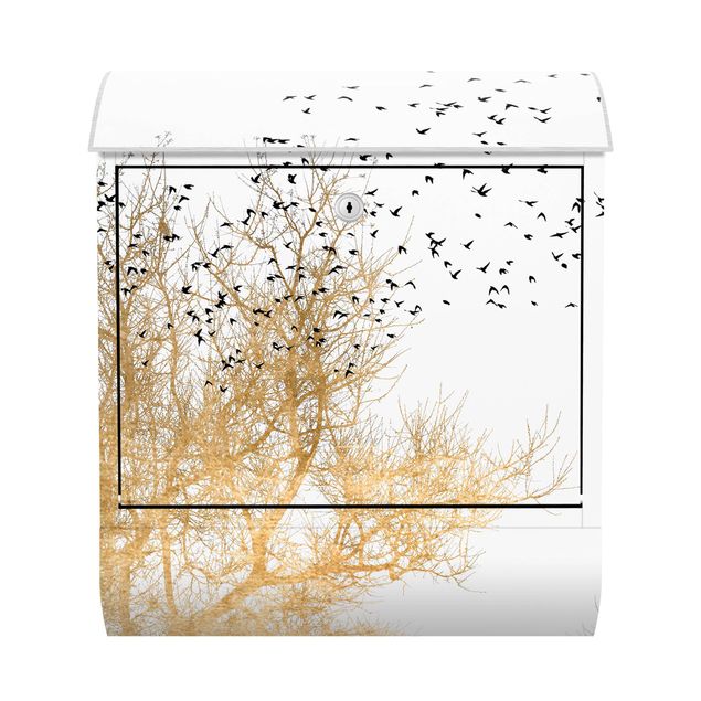 Briefkasten - Vogelschwarm vor goldenem Baum