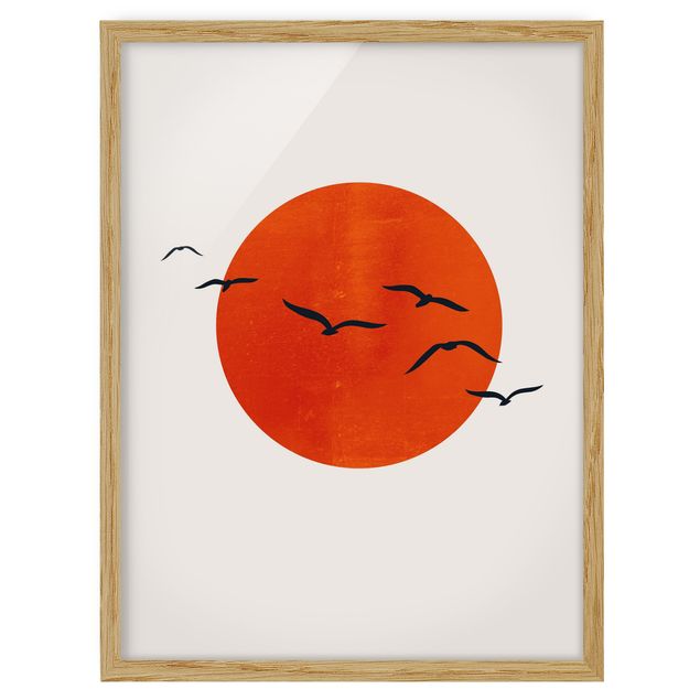 Bild mit Rahmen - Vogelschwarm vor roter Sonne I - Hochformat